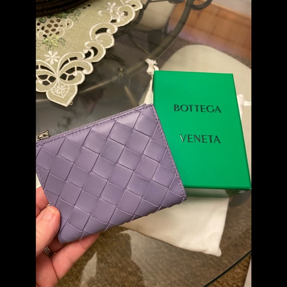 Excellent condition ~ Bottega Veneta Bifold Zip Wallet in Lavender. - Picture 6 of 13
